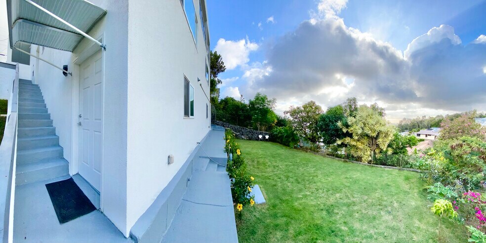 Backyard (maintained by owner) - 2635 Peter St