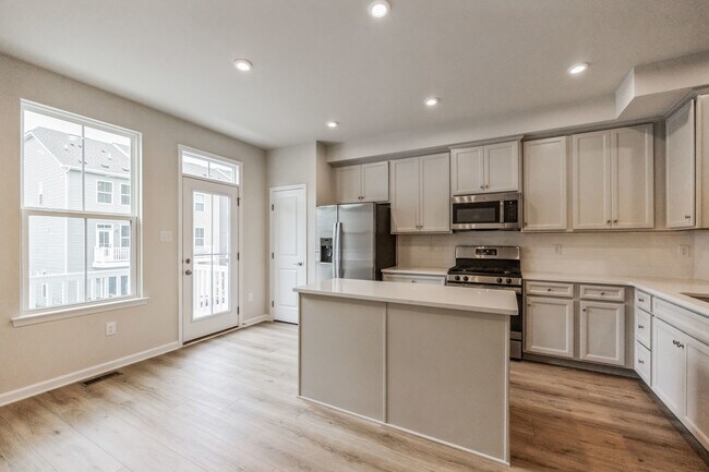 Building Photo - 28 Sidney Ln