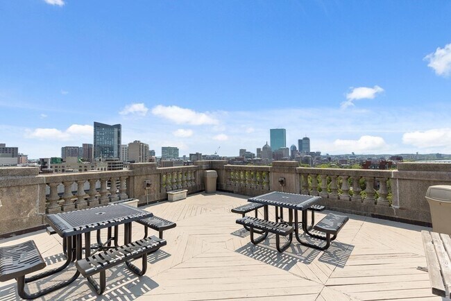 Building Photo - 21 Beacon St