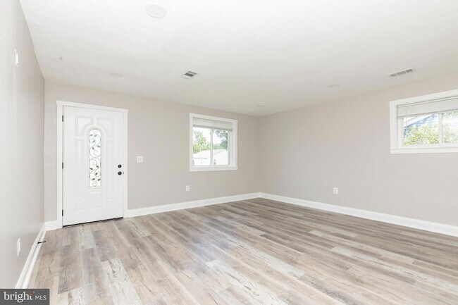 Building Photo - 719 Cotter Rd