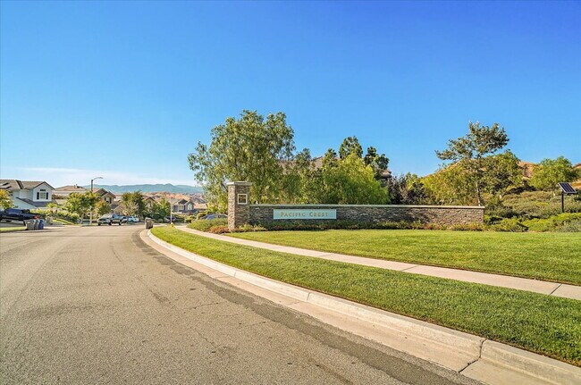 Building Photo - "Spacious 4-Bedroom Retreat with Cozy Fireplace on Starfall Way, Santa Clarita!"