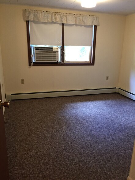 Bed Room - 300 S Side Dr