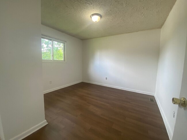 Building Photo - 2 Bedroom Apartment Near Downtown Bloomington, IN