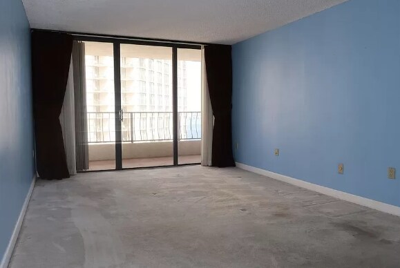 Building Photo - 555 NE 15th St