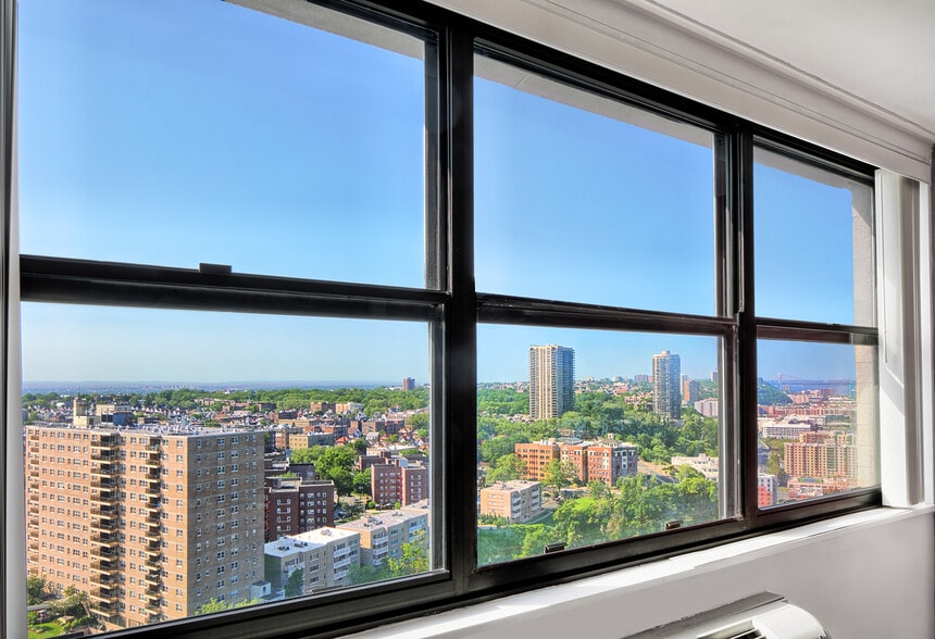 Building Photo - 7004 Boulevard E
