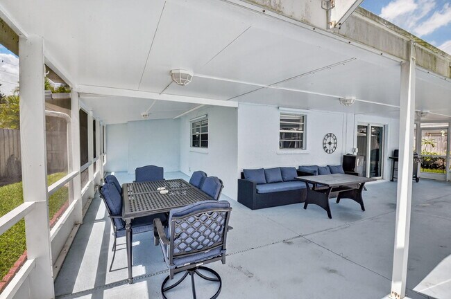 Building Photo - 310 Glen Arbor Terrace