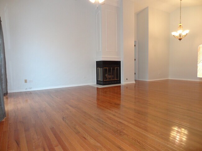 Building Photo - 450 Bridle Trail