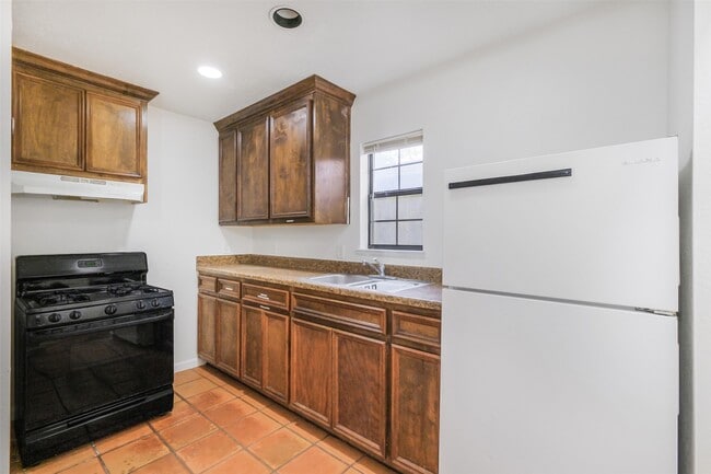 Building Photo - 402 Bomar St