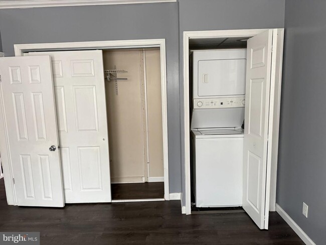 Building Photo - 126 E Berkley Ave