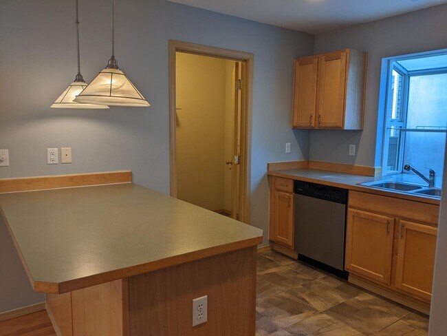 Building Photo - Upgraded Home in DuPont