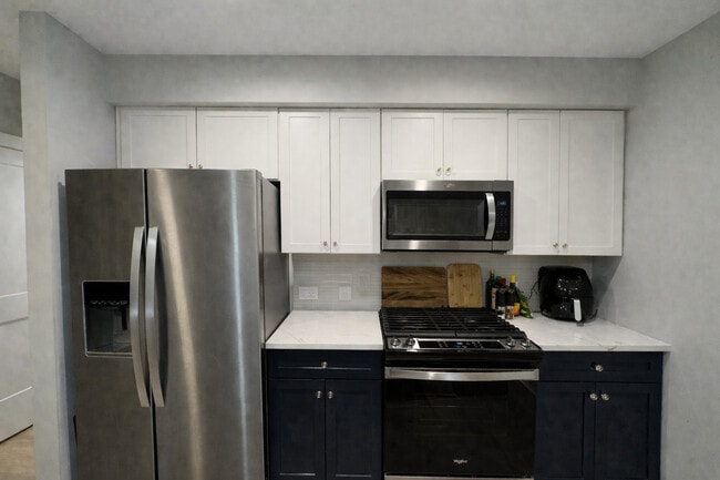 Building Photo - 1535 N Maplewood Ave