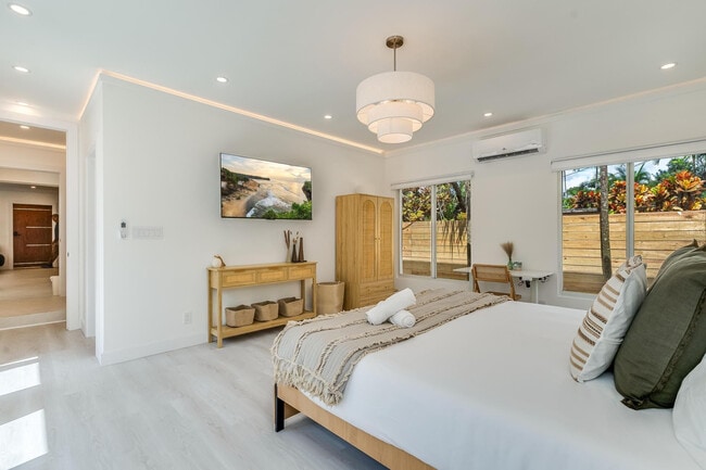 Building Photo - 616 NE 16th Terrace