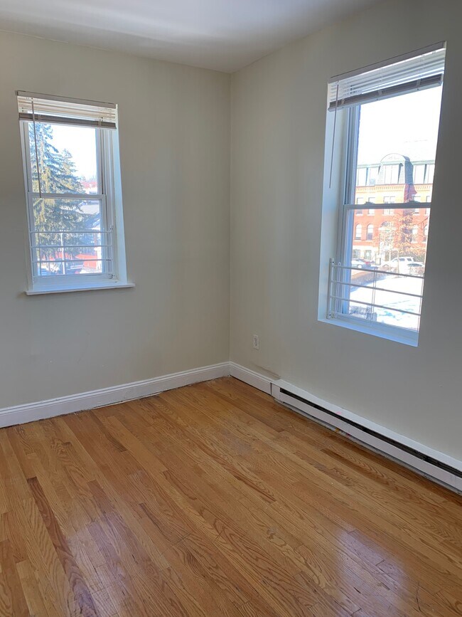 Building Photo - 113 Regent St