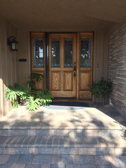 Building Photo - 2000 Karen St