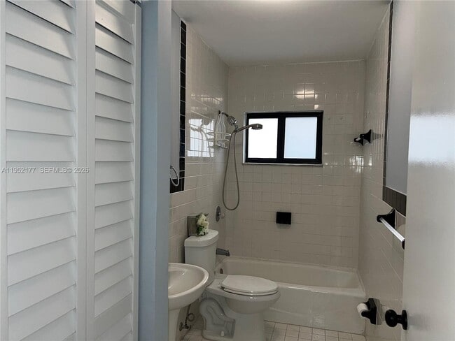 Building Photo - 3297 SW 26th St