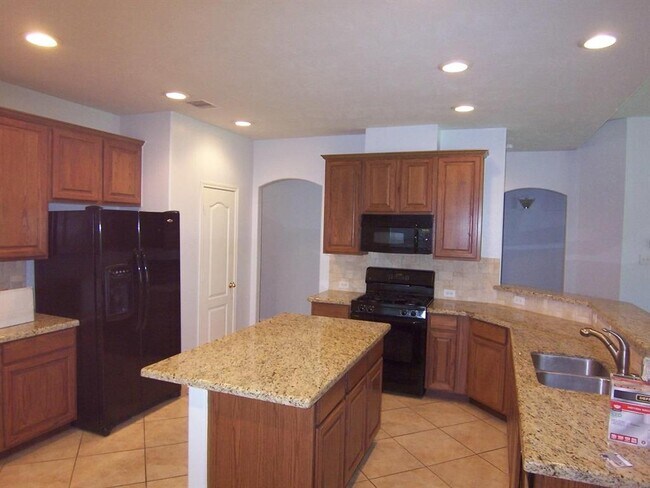 Building Photo - 25910 N Lakefair Dr