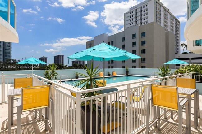 Building Photo - 1723 SW 2nd Ave