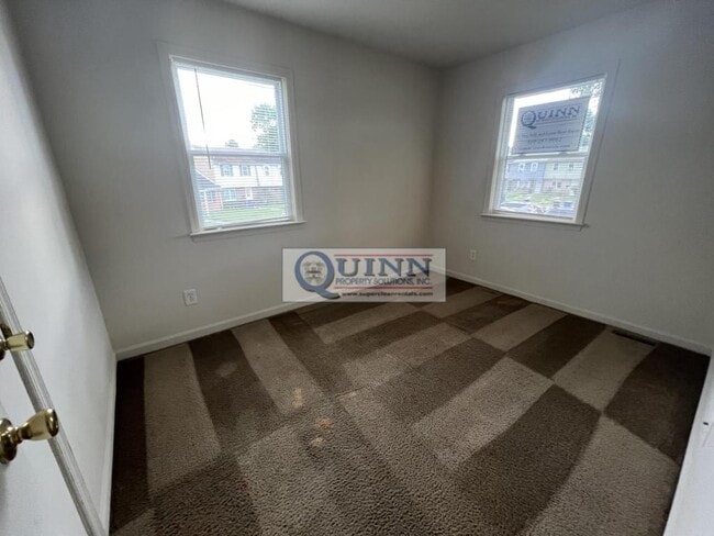 Building Photo - 14 Maple Ct