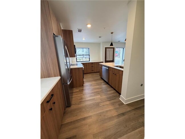 Building Photo - 131 W 46th St