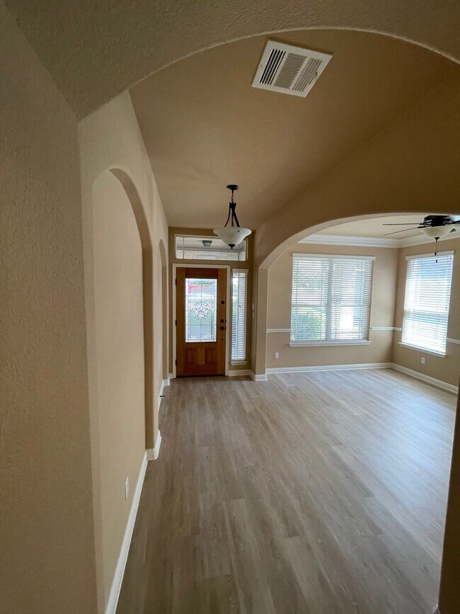 Building Photo - South Austin Dream in Sought-After Subdivi...