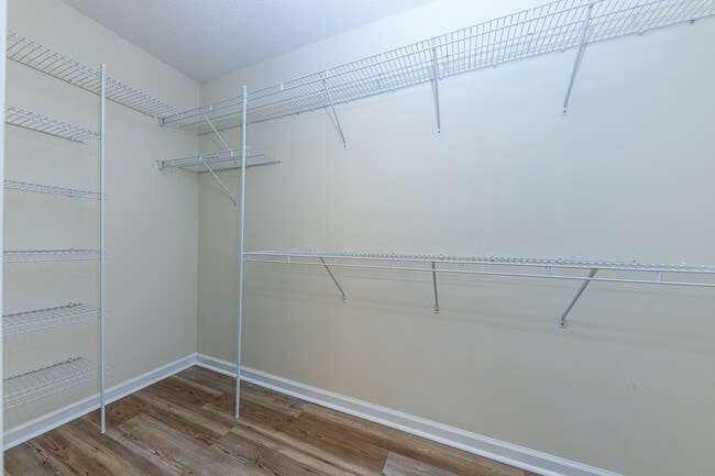 Building Photo - 212 Derby Park Ave