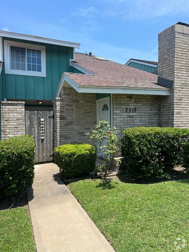 Building Photo - Nice 2 story townhome for rent in quiet ne...