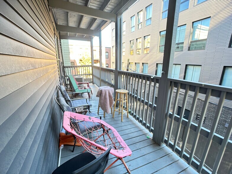 Building Photo - 8 Carmel St