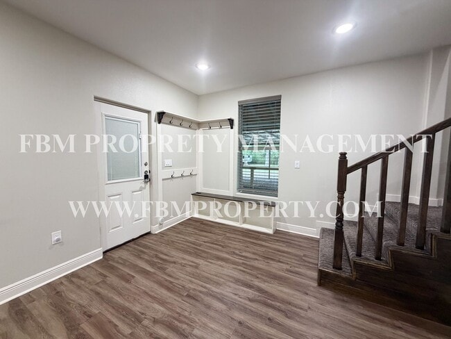 Building Photo - 338 Post Oak Dr