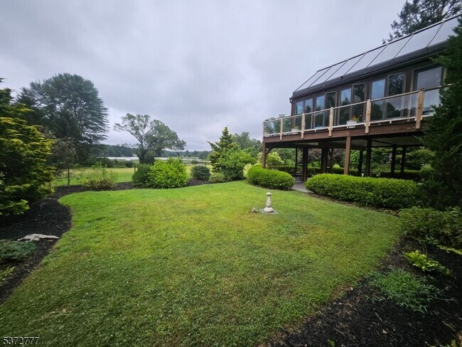 Building Photo - 242 Clove Rd