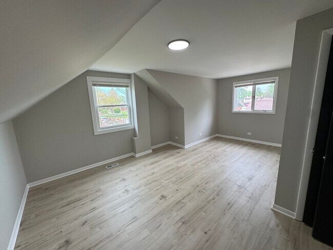 Building Photo - 16439 Cottage Grove Ave