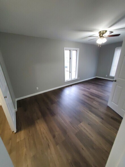 Building Photo - 12 Pebble Ct