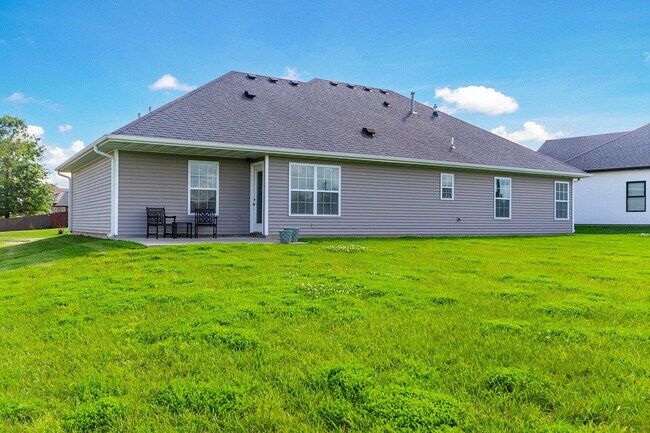 Building Photo - 3805 Flatwater Dr