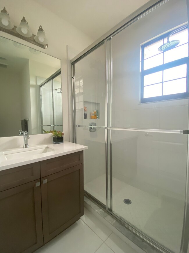 Building Photo - 4516 Aurora St