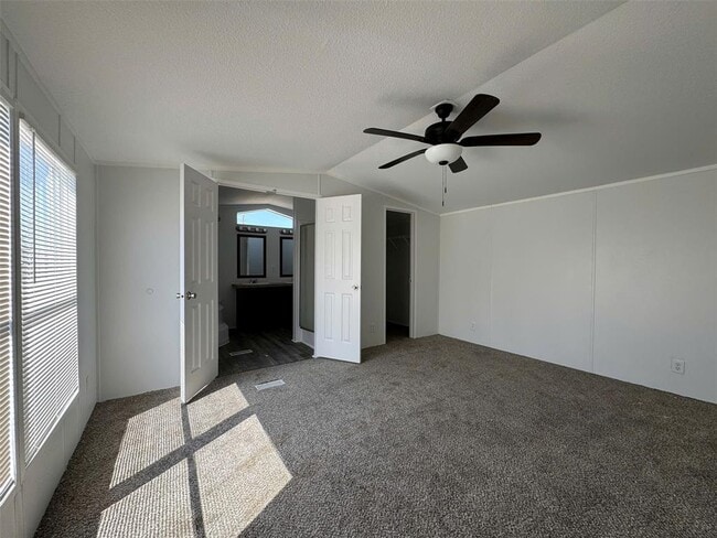 Building Photo - 16206 Wood Dr