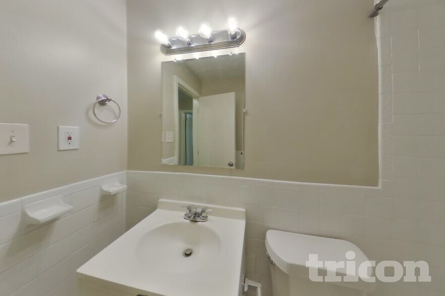 Building Photo - 2270 Emerald Castle Dr