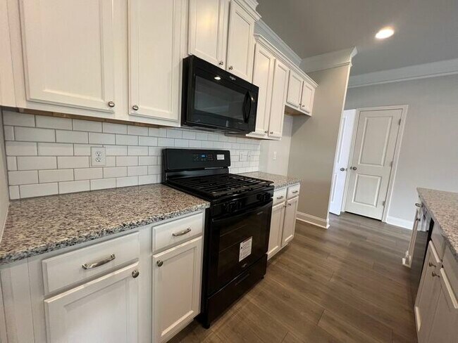 Building Photo - 5144 Aylesbury Ct