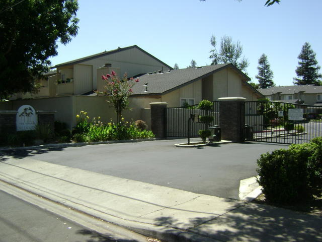 Primary Photo - 3 bedroom Townhouse in a gated community