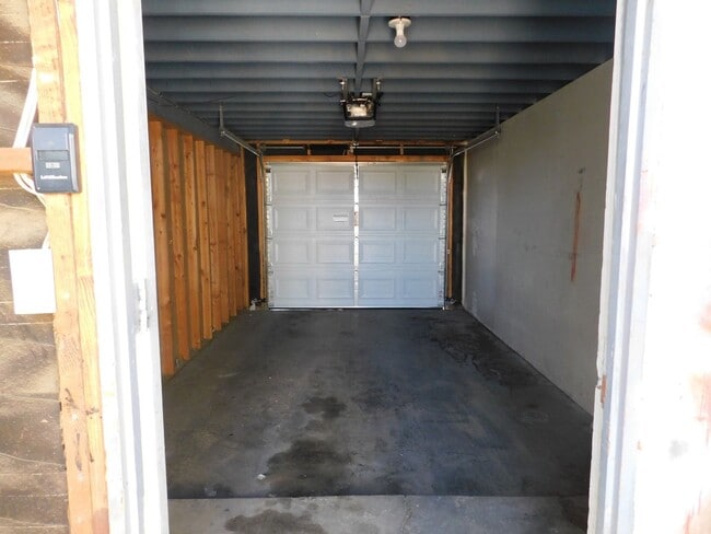 Building Photo - 408 Sahara Dr