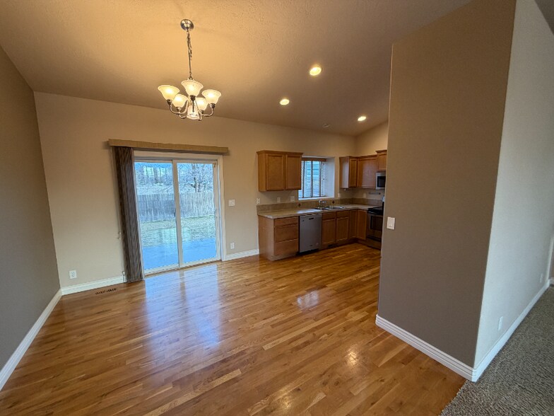 Building Photo - 1820 SW Silverstone Ave