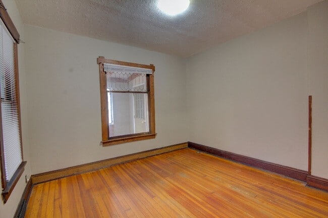 Building Photo - SL AAC907