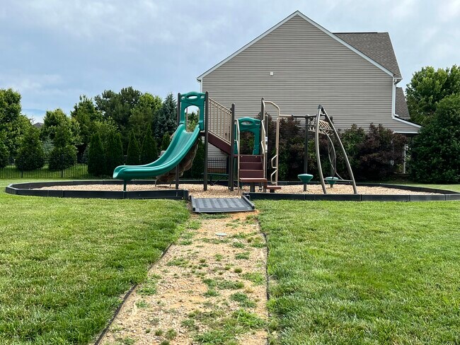 Building Photo - 2198 Laurens Dr