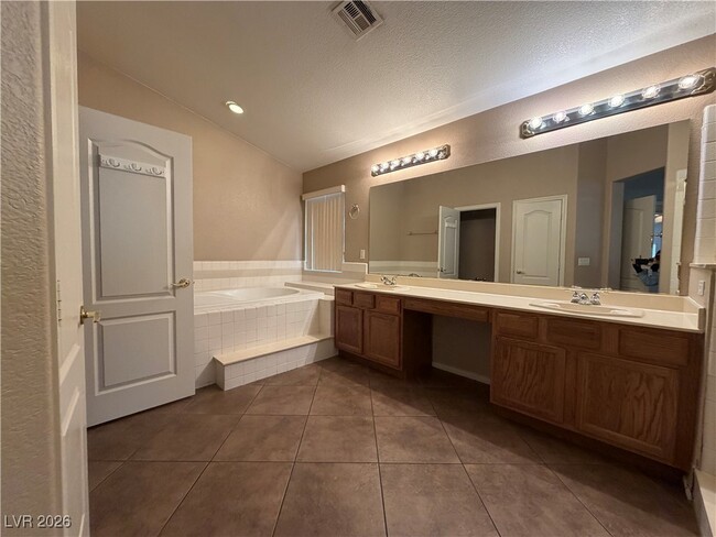 Building Photo - 6124 Rabbit Track St