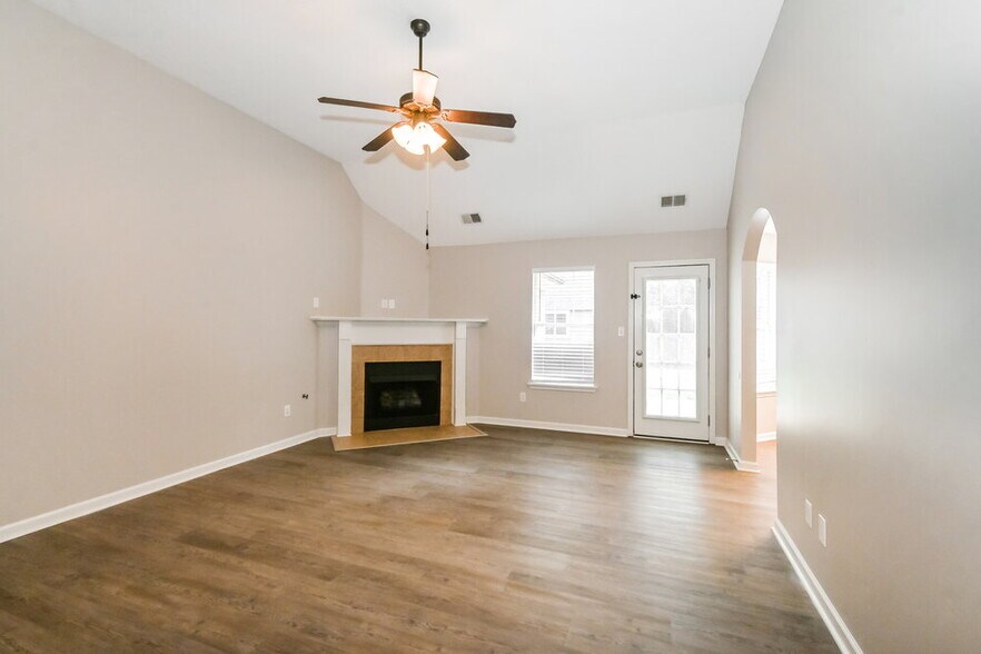 Building Photo - 3058 Wren St