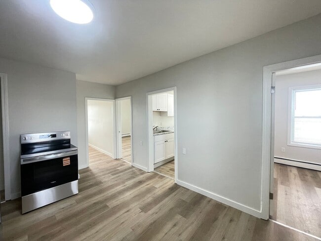 Building Photo - 124 Beech St