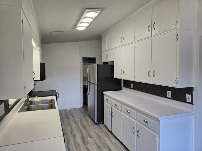 Building Photo - 4048 Dolly Ridge Rd