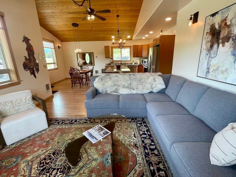 Building Photo - 245 Kokanee Dr E