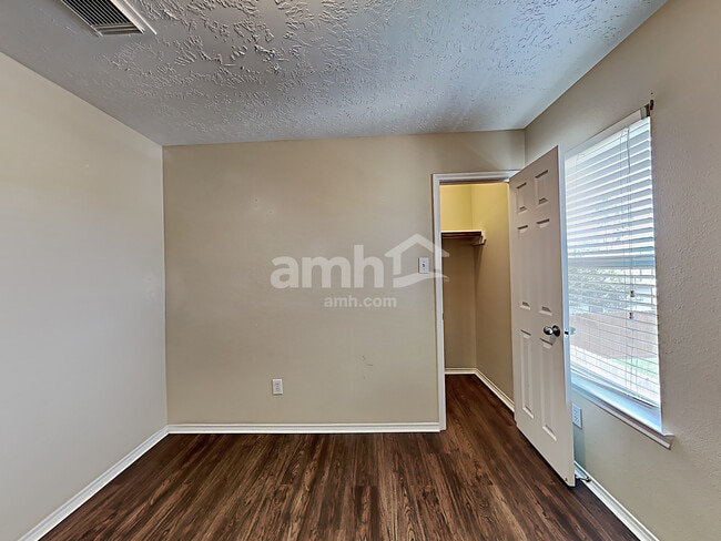 Building Photo - 18401 Sunrise Oaks Ct