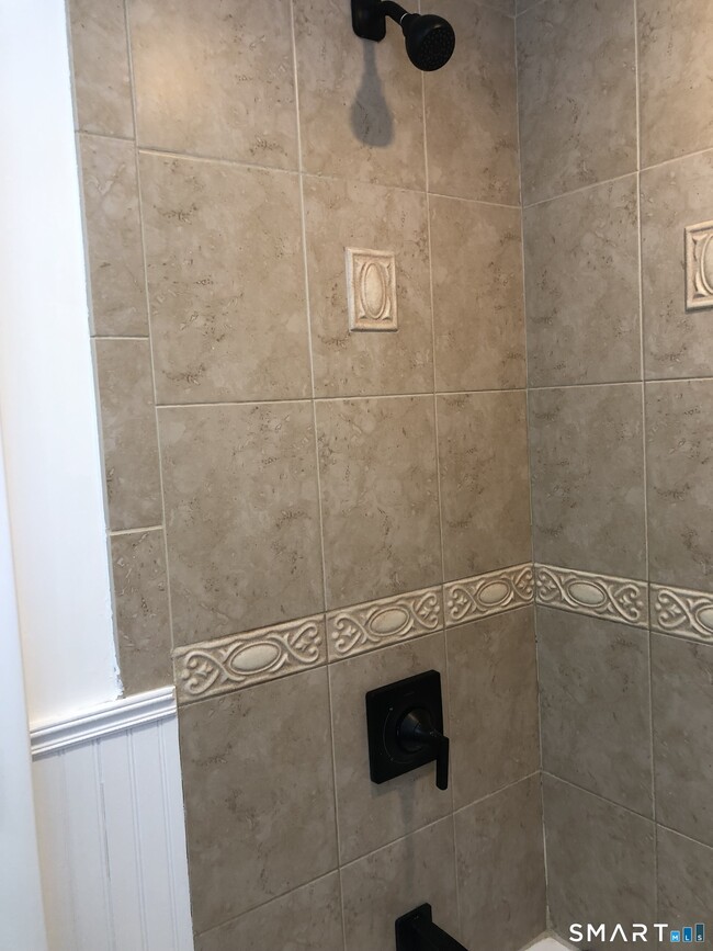 Building Photo - 159 Purdy Hill Rd