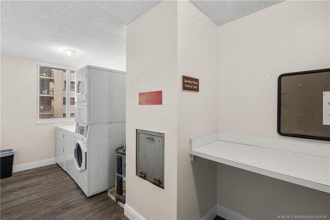 Building Photo - 125 S Ocean Ave