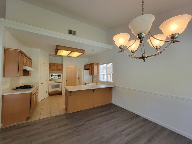 Building Photo - 5038 W Lark Ave